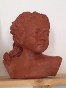 Buste de jeune fille